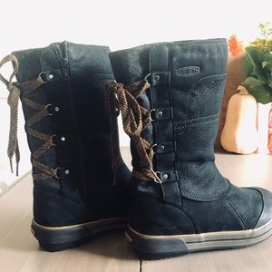KEEN snowday boots